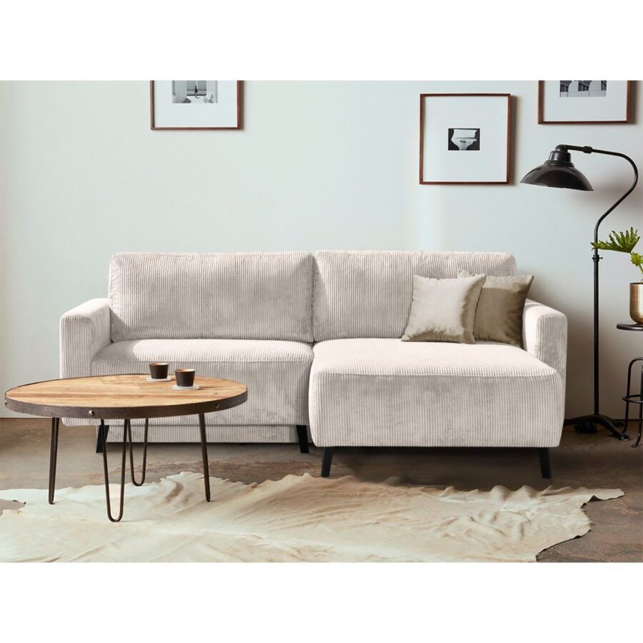 Dixx Divani Ramhusen Schlafsofa mit Cordbezug in Creme und Bettkasten - Wohnbeispiel, Ottomane rechts