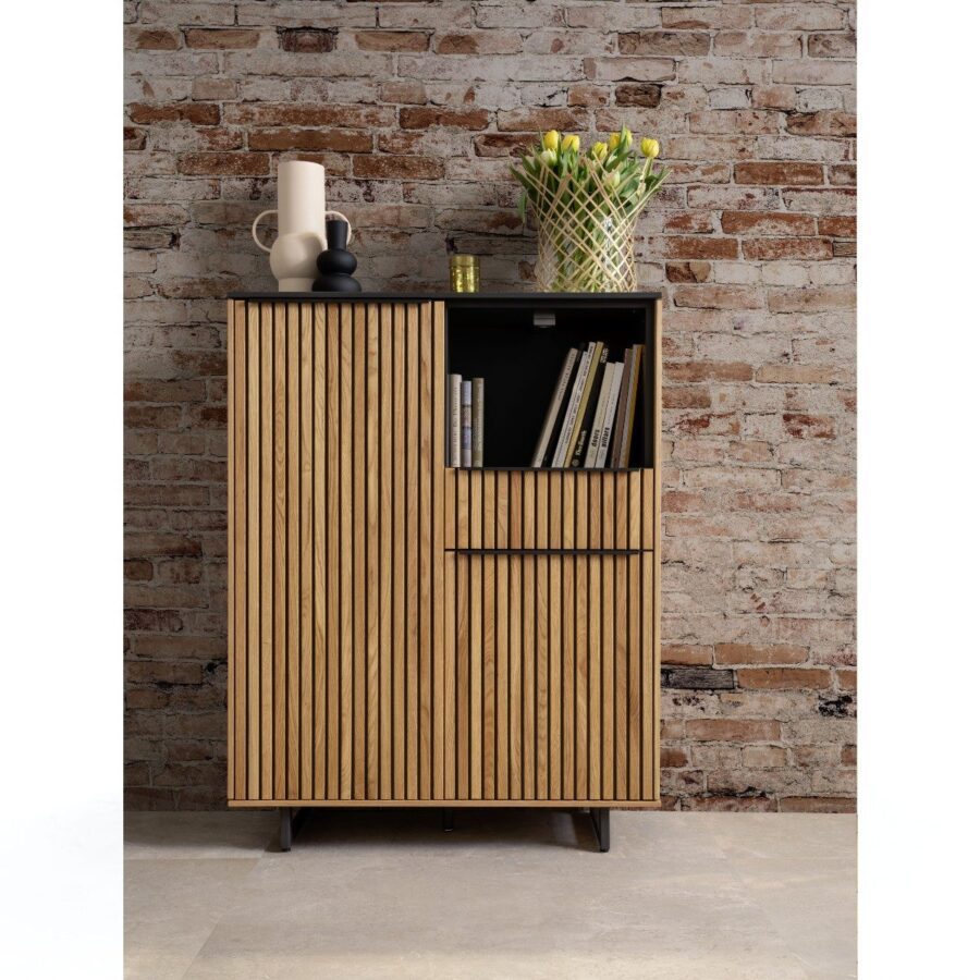 Raum.Freunde Stav Highboard mit LED Beleuchtung ausgeschaltet als Wohnbeispiel.