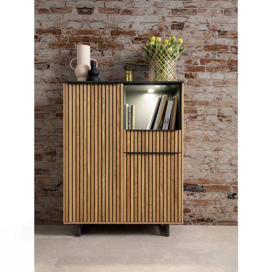 Raum.Freunde Stav Highboard mit LED Beleuchtung als Wohnbeispiel.