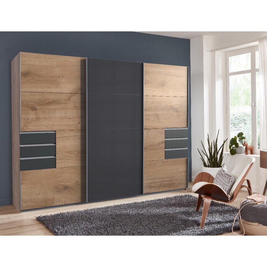 Wimex Saigon Schwebetürenschrank 3-trg, Dekor Plankeneiche NB, Glas grey – Wohnbeispiel