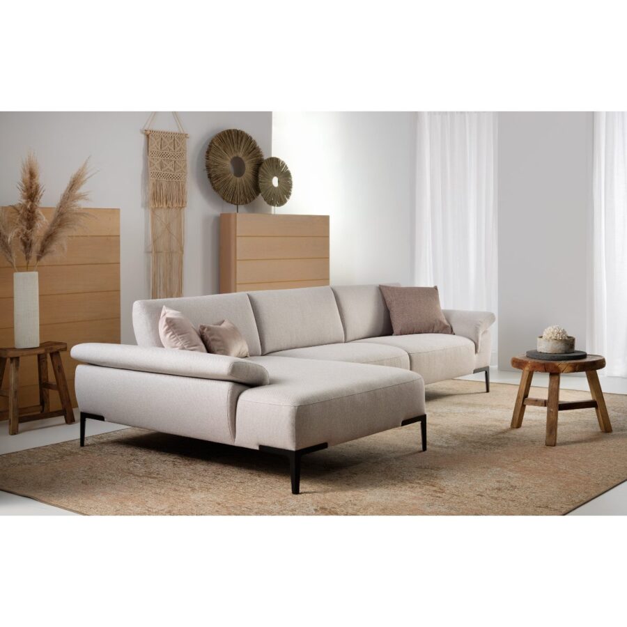 Rom Wave Ecksofa in Bezug Wembley Angora mit manueller Sitztiefenverstellung und klappbaren Armlehnen, Wohnbeispiel