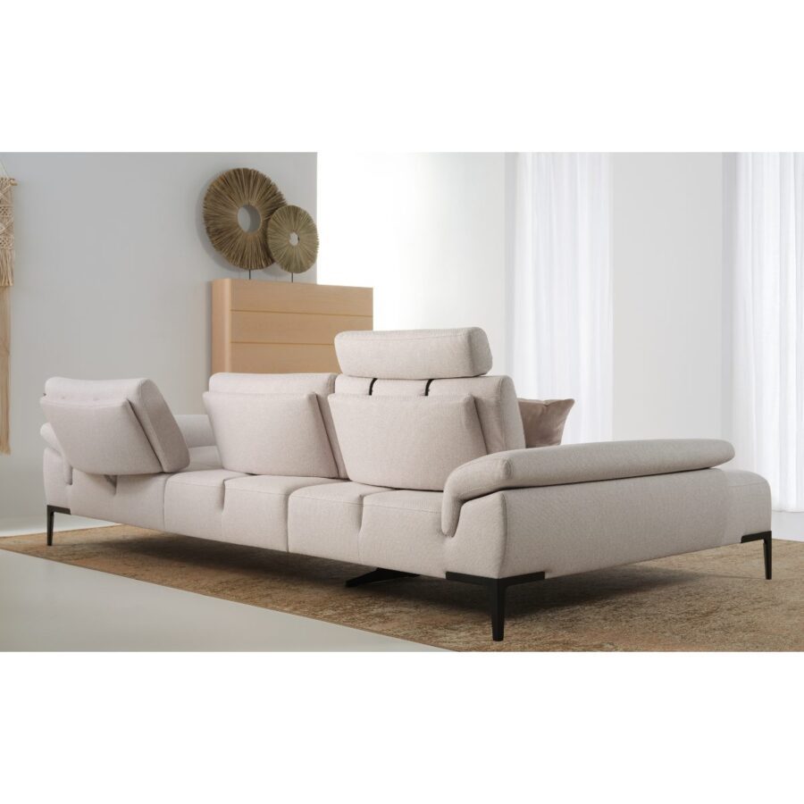 Rom Wave Ecksofa in Bezug Wembley Angora mit manueller Sitztiefenverstellung und klappbaren Armlehnen, Wohnbeispiel