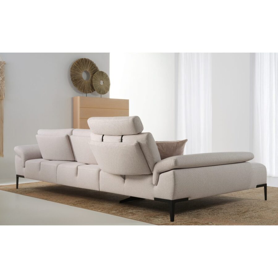 Rom Wave Ecksofa in Bezug Wembley Angora mit manueller Sitztiefenverstellung und klappbaren Armlehnen, Wohnbeispiel