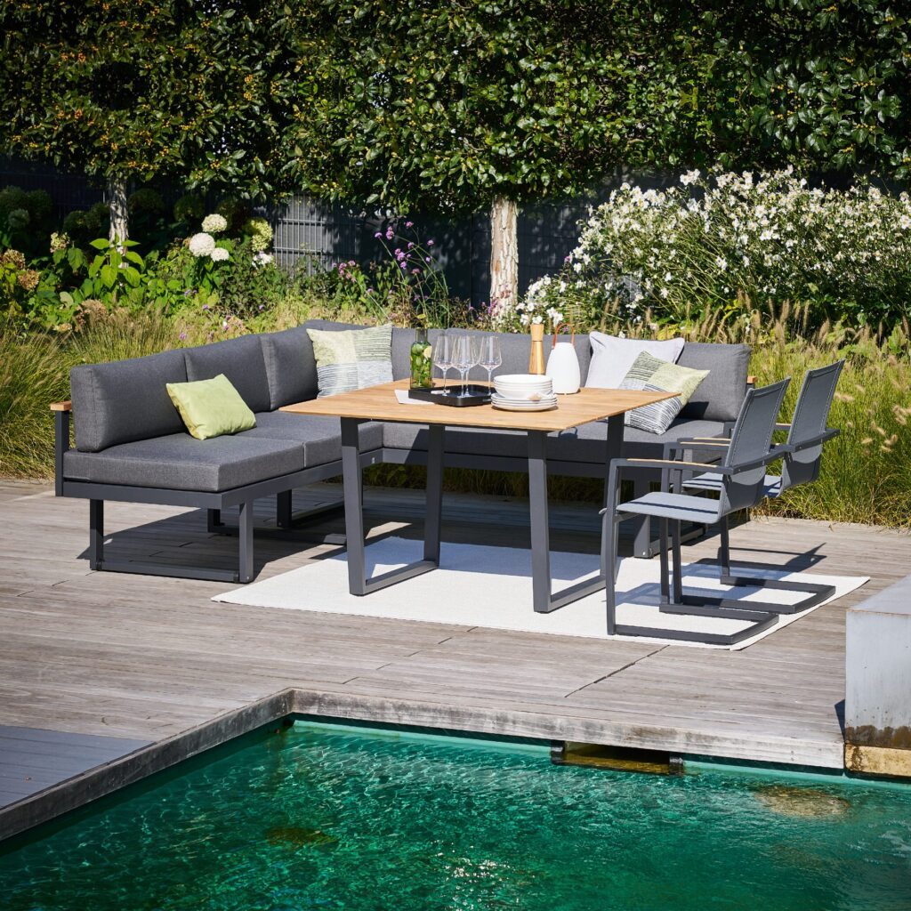 CASA DOMA Aragona/Falerna/Mineo Gartenmöbel-Set 5-teilig, Edelstahls/Aluminium anthrazit, Polster Tuvatextil® Panama grafito, Sitzfläche Sunproof® Sling schwarz/silber,, Tischplatte Teak 120×120 cm