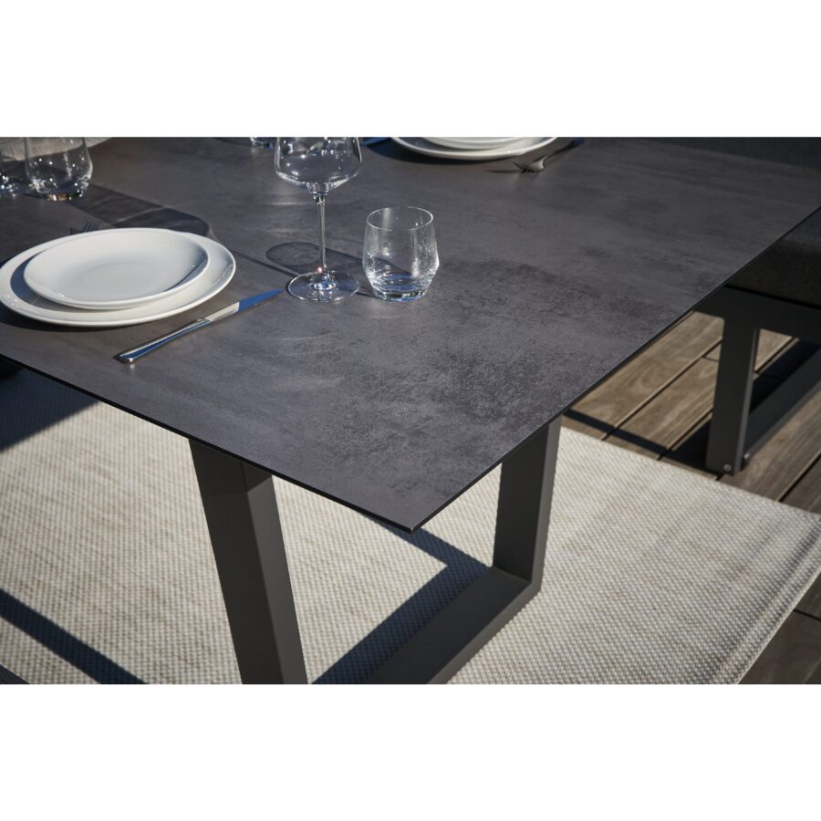 CASA DOMA Aragona/Falerna/Mineo Diningset, Gestelle Edelstahl und Aluminium anthrazit, Stühle Sitzfläche Rückenlehne Sunproof® Sling schwarz/silber, Polster Tuvatextil®, Tischplatte HPL, 210×100 cm