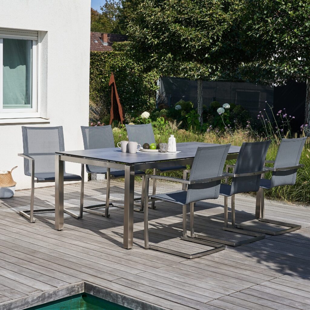 CASA DOMA Mineo/Carini Gartenmöbel-Set 7-tlg., Gestelle Edelstahl gebürstet, Sitzfläche Textilgewebe Sunproof® Sling schwarz/silber, Armlehnen Alu, Tischplatte HPL, 210×100 cm