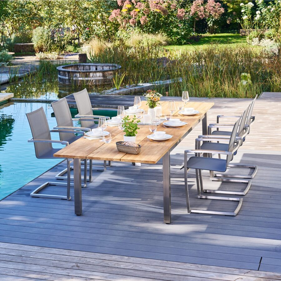 CASA DOMA Mineo/Varano Gartenmöbel-Set 7-tlg., Gestelle Edelstahl gebürstet, Sitzfläche Textilgewebe Sunproof® Sling schwarz/silber, Armlehnen Teak, Ausziehtisch mit Tischplatte Teak 210/310×100 cm