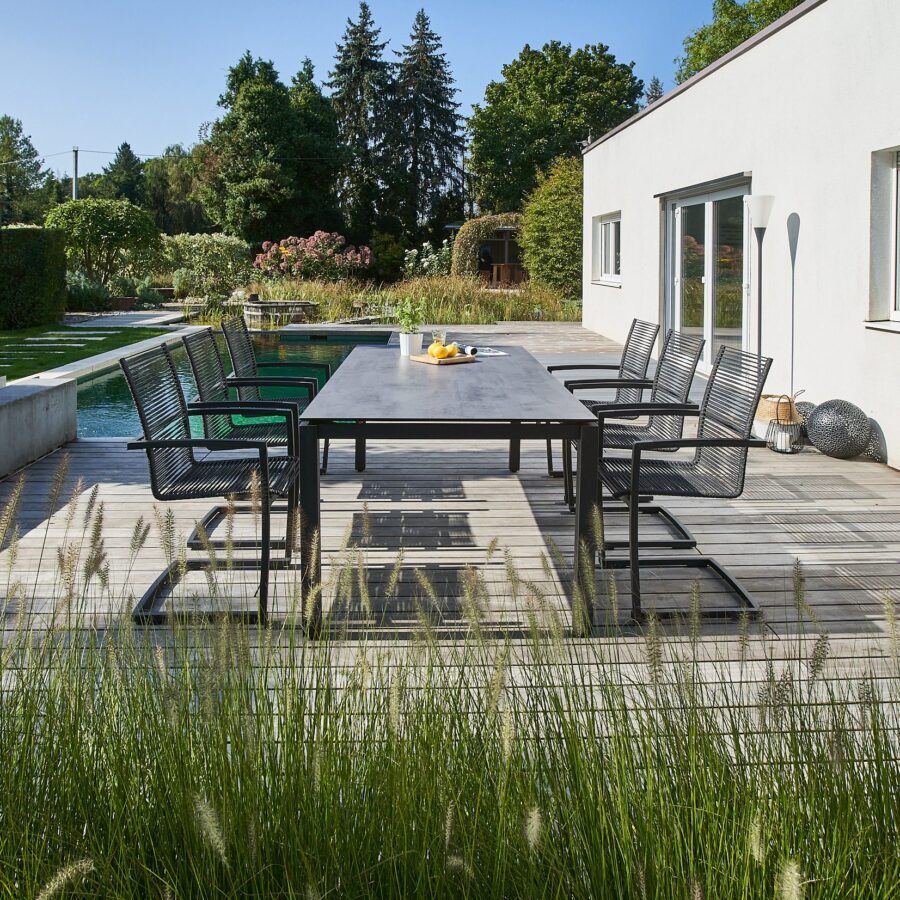 CASA DOMA Mineo/Carini Gartenmöbel-Set 7-tlg., Gestelle Edelstahl anthrazit, Sitzfläche Rope anthrazit, Armlehnen Aluminium, Gartentisch mit HPL-Tischplatte Chromix anthrazit