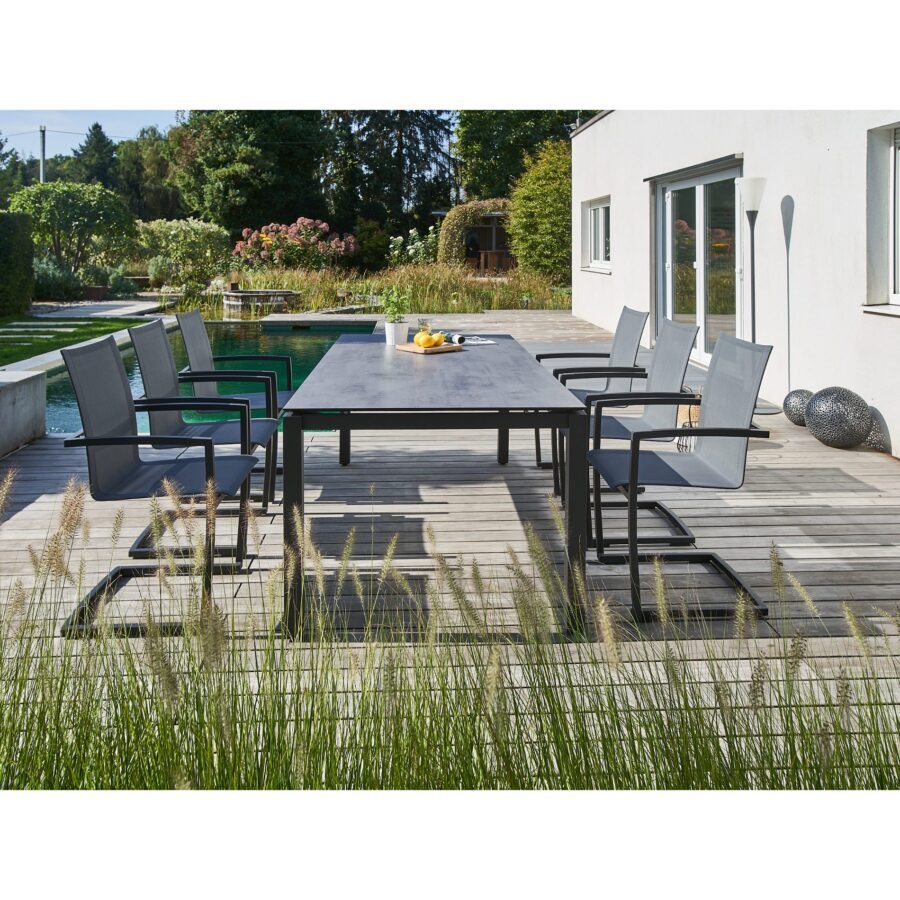 CASA DOMA Mineo/Carini Gartenmöbel-Set 7-tlg., Gestelle Edelstahl anthrazit, Sitzfläche Textilgewebe Sunproof® Sling schwarz/silber, Armlehnen Alu, Armlehnen Aluminium, Gartentisch 210×100 cm mit HPL-Tischplatte Chromix anthrazit