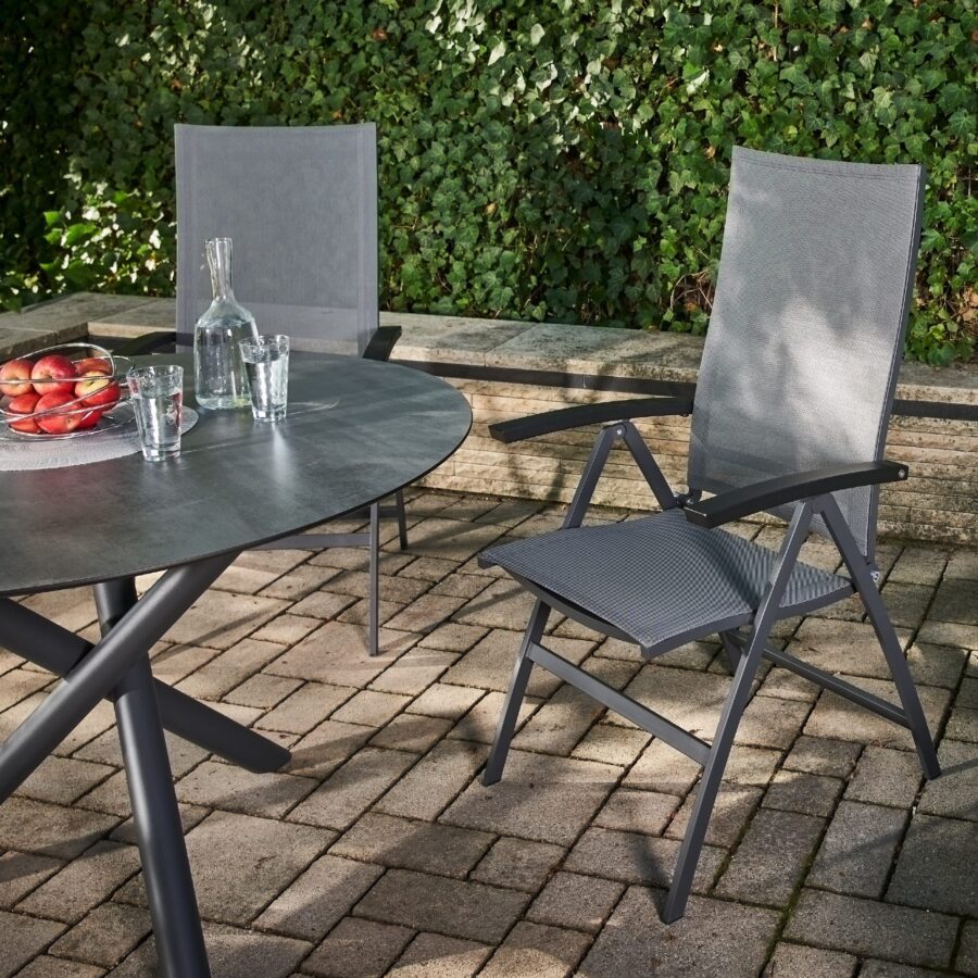 CASA DOMA Mineo/Perano Gartenmöbel-Set 5-tlg., Gestelle Edelstahl anthrazit, Sitzfläche Sunproof® Sling schwarz/silber, Armlehnen Aluminium, Gartentisch mit HPL-Tischplatte