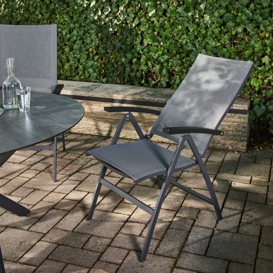 CASA DOMA Mineo/Perano Gartenmöbel-Set 5-tlg., Gestelle Edelstahl anthrazit, Sitzfläche Sunproof® Sling schwarz/silber, Armlehnen Aluminium, Gartentisch mit HPL-Tischplatte