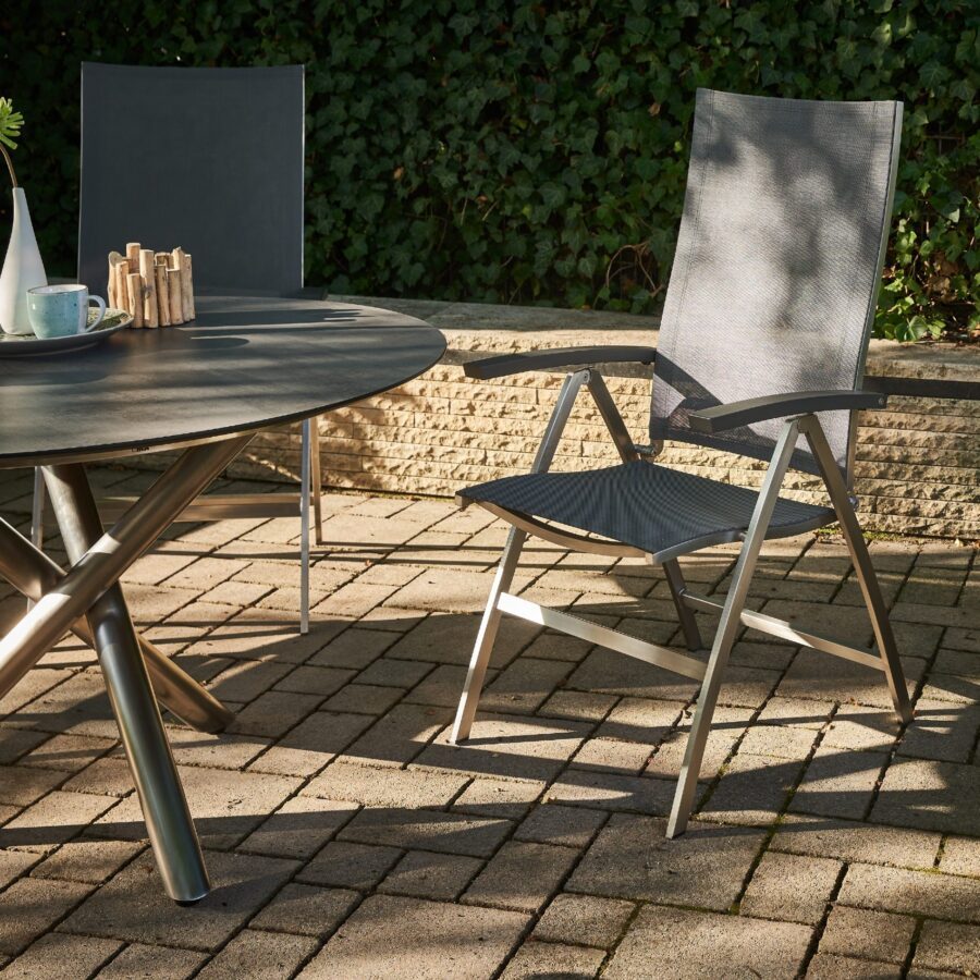 CASA DOMA Mineo/Perano Gartenmöbel-Set 5-tlg., Gestelle Edelstahl gebürstet, Sitzfläche Sunproof® Sling schwarz/silber, Armlehnen Aluminium, Gartentisch mit HPL-Tischplatte