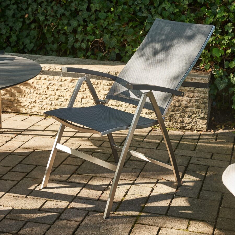 CASA DOMA Mineo/Perano Gartenmöbel-Set 5-tlg., Gestelle Edelstahl gebürstet, Sitzfläche Sunproof® Sling schwarz/silber, Armlehnen Aluminium, Gartentisch mit HPL-Tischplatte