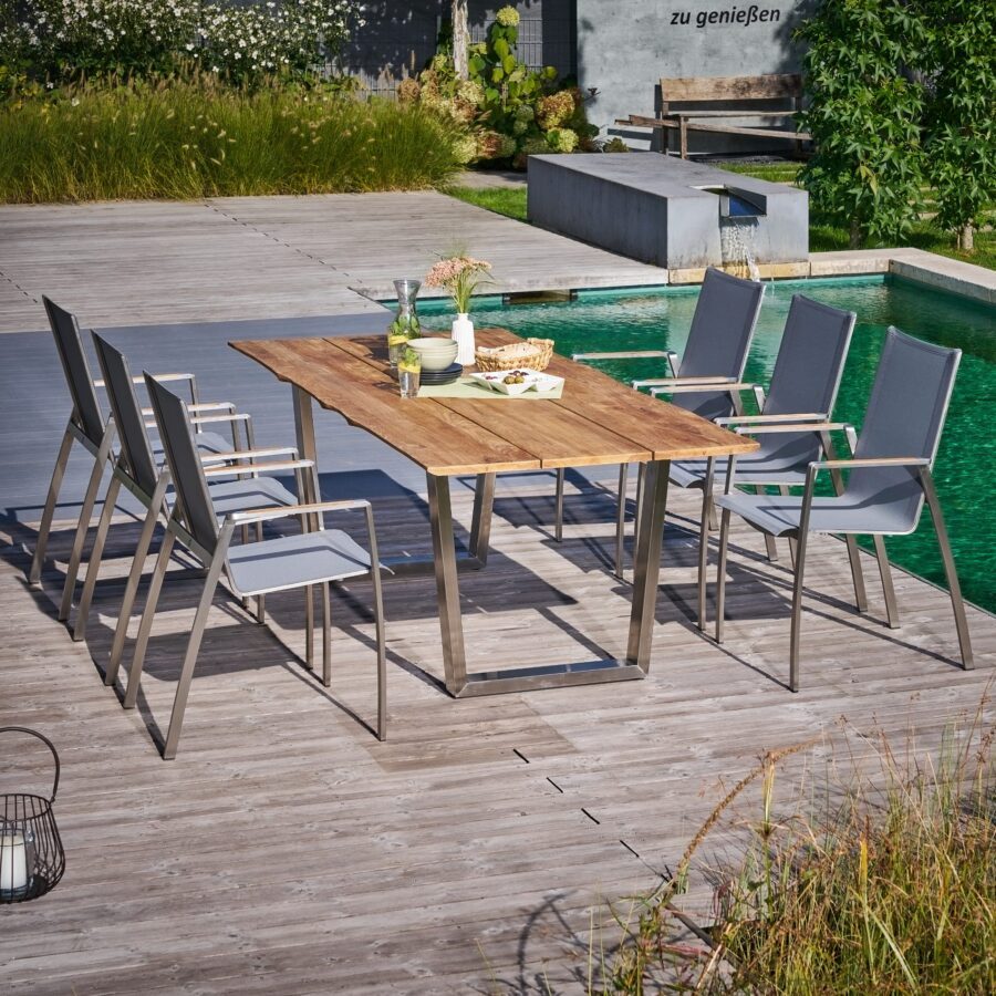 CASA DOMA Mineo/Falerna Gartenmöbel-Set 7-tlg., Gestelle Edelstahl gebürstet, Sitzfläche Sunproof® Sling schwarz/silber, Armlehnen Teak, Tisch 210×100 cm mit Teakplatte mit Baumkante