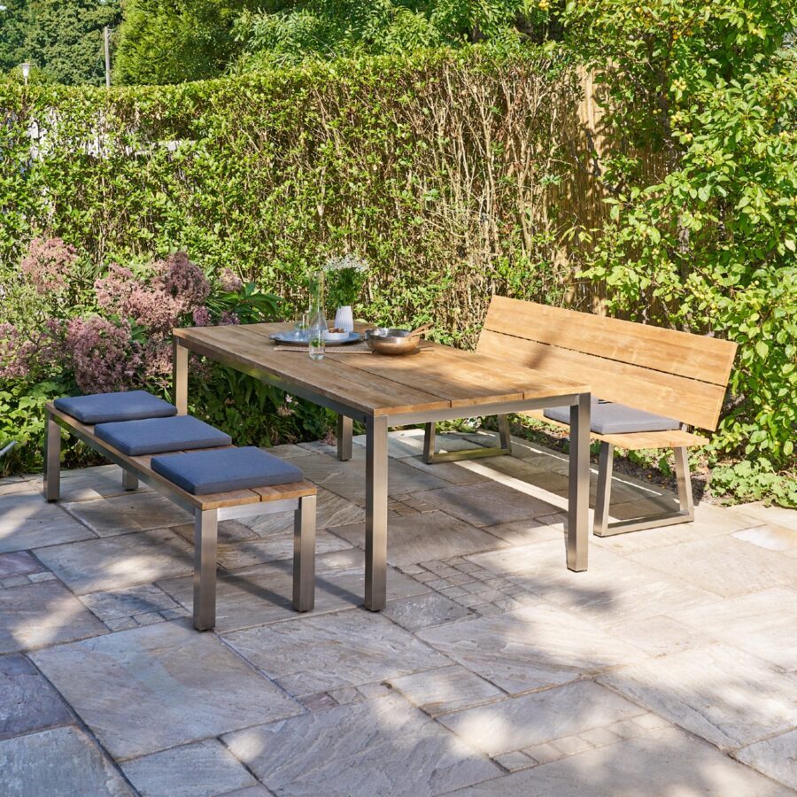 CASA DOMA Varano Gartenmöbel-Set mit Tisch 210 x 100 cm, 2 Bänken 6 Kissen, Gestelle Edelstahl gebürstet, Tischplatte/Sitzflächen Teak, Kissen Arashi grau