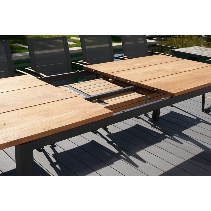 CASA DOMA Mineo/Varano Gartenmöbel-Set 7-tlg., Gestelle Edelstahl anthrazit, Sitzfläche Sunproof® Sling schwarz-silber, Armlehnen Teak, Ausziehtisch Tischplatte Teak, 210/310×100 cm