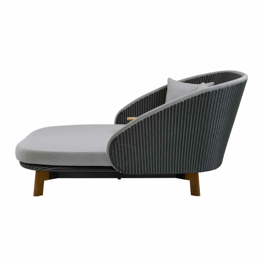 Cane-line Daybed Peacock, Gestell Teakholz, Geflecht grau/hellgrau. Kissen hellgrau